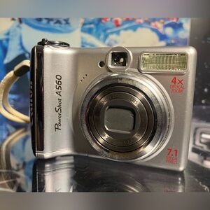 Canon PowerShot A560 AiAf Silver Digital Camera vintage 00s cam photography